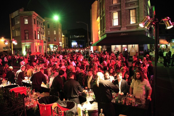 DFH_crowd (surftweeters)